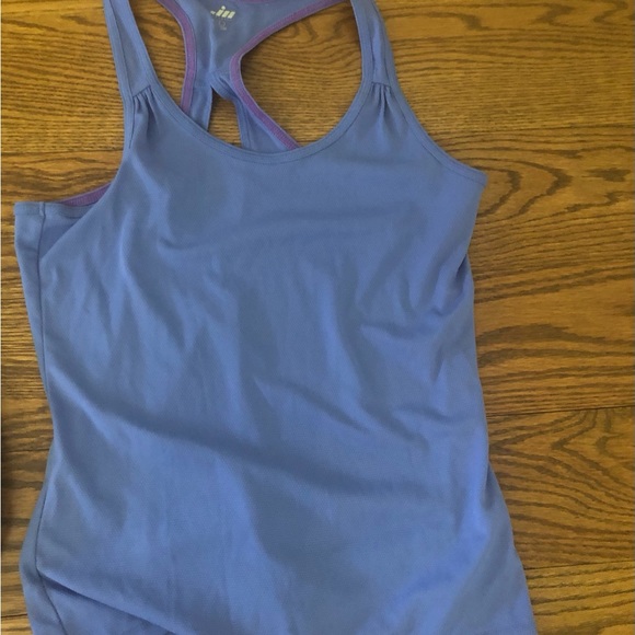 Four flattering and comfy workout tops (three are brand new) size S and a sz Med - Picture 5 of 10